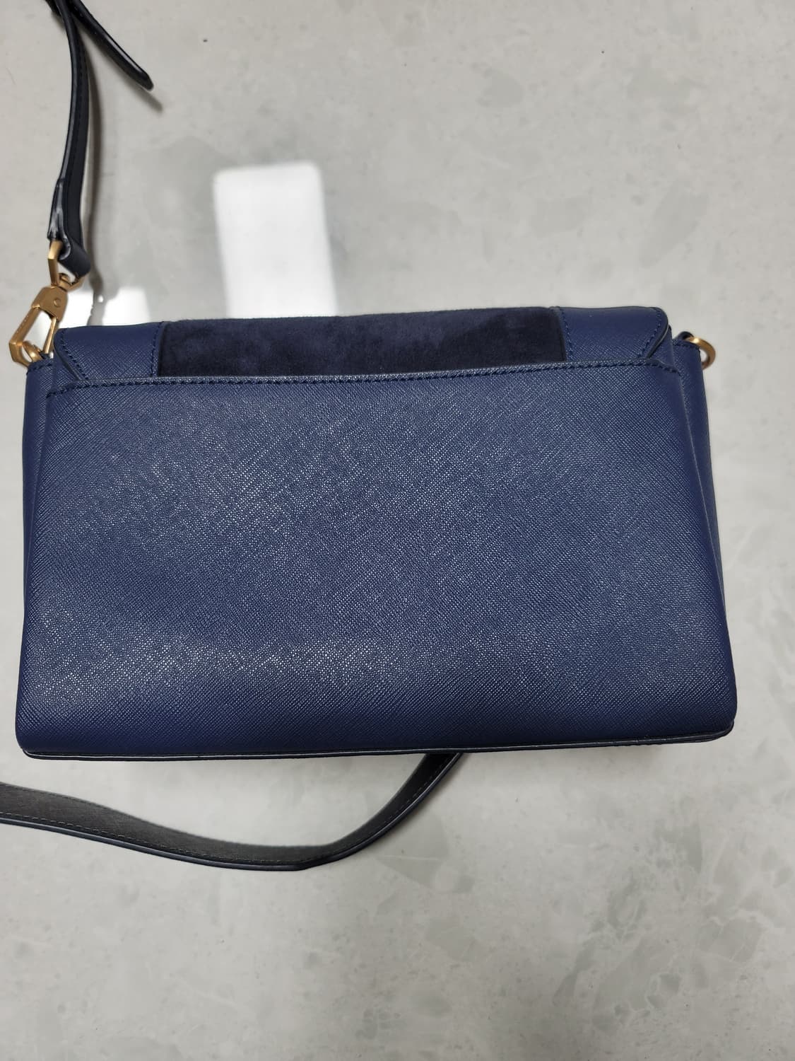 러브캣 그랑보네르 숄더백  가죽+스웨이드 상태극상

 상품이미지2