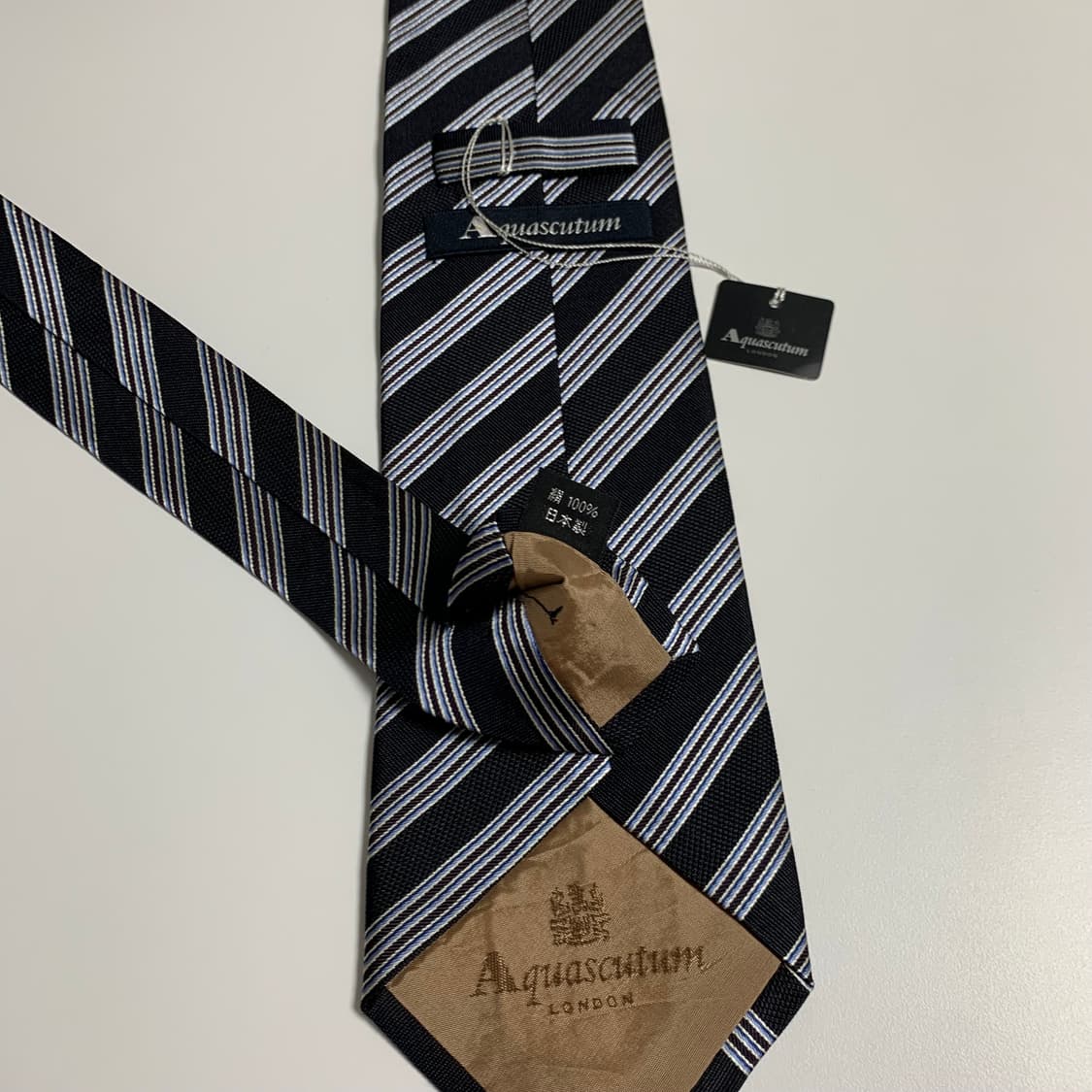 아큐아스큐텀 스트라이프 블랙 명품넥타이 100실크 택 달린 미품 S등급 상품이미지7