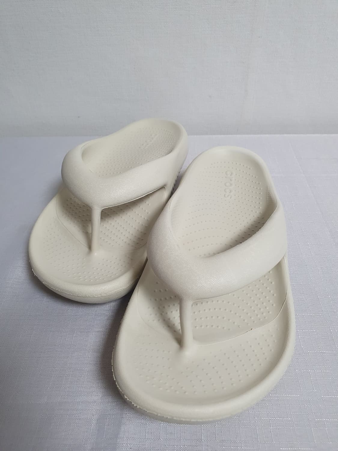 크록스 멜로우 리커버리 플립 아이보리 250mm 상품이미지7