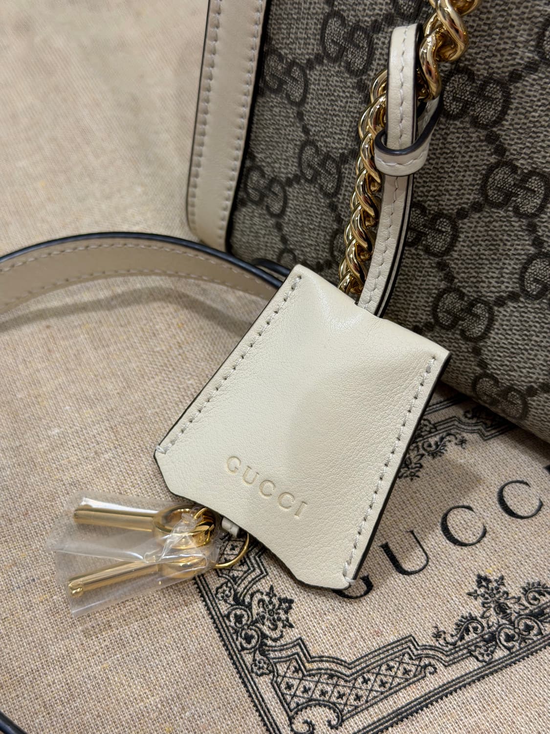 구찌 패들락 화이트 숄더백 스몰 상품이미지5