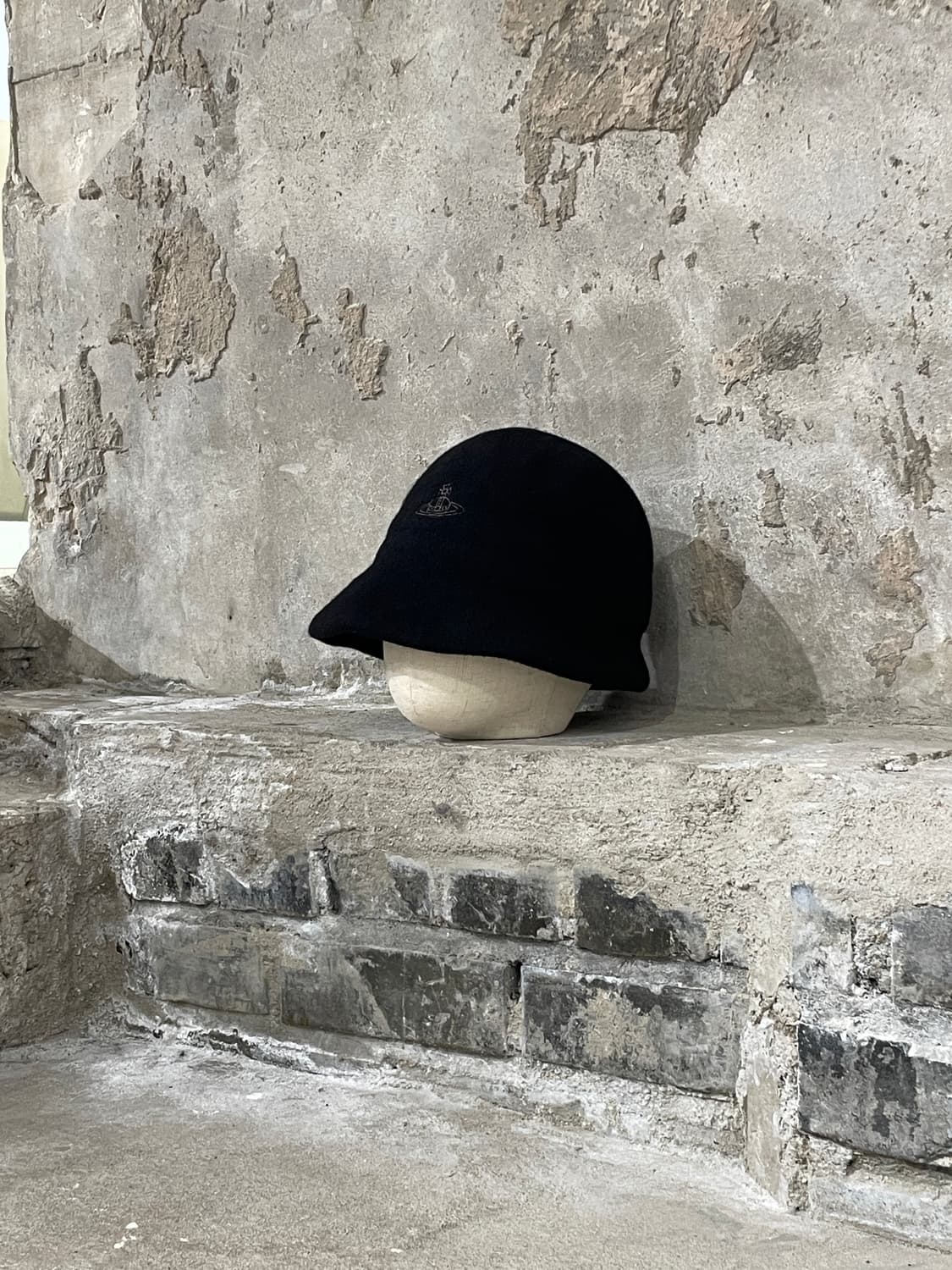 비비안 웨스트우드 블랙 orb 로고 울 버킷햇 상품이미지2