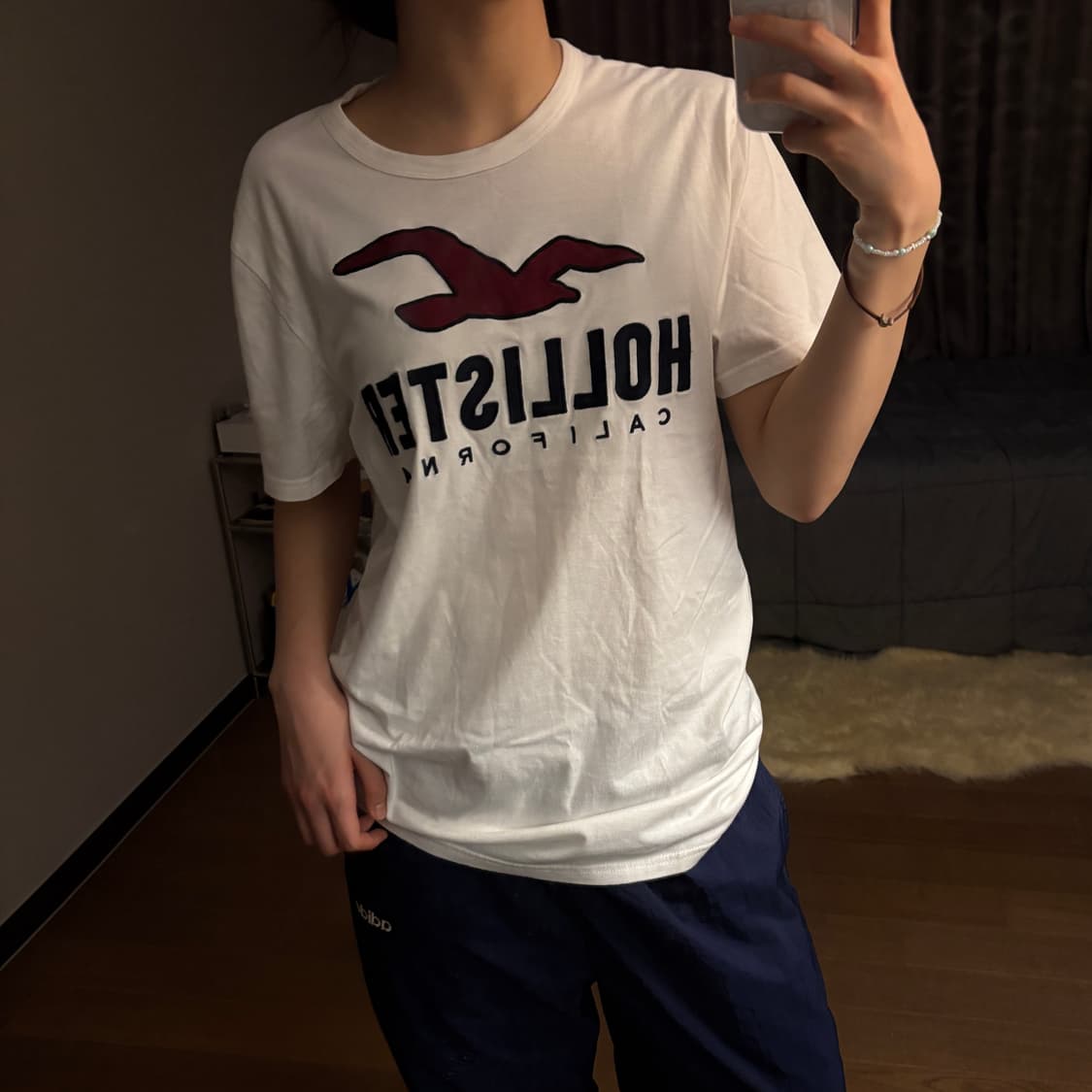 홀리스터 화이트 레드 블랙 빅로고 반팔티 상품이미지1