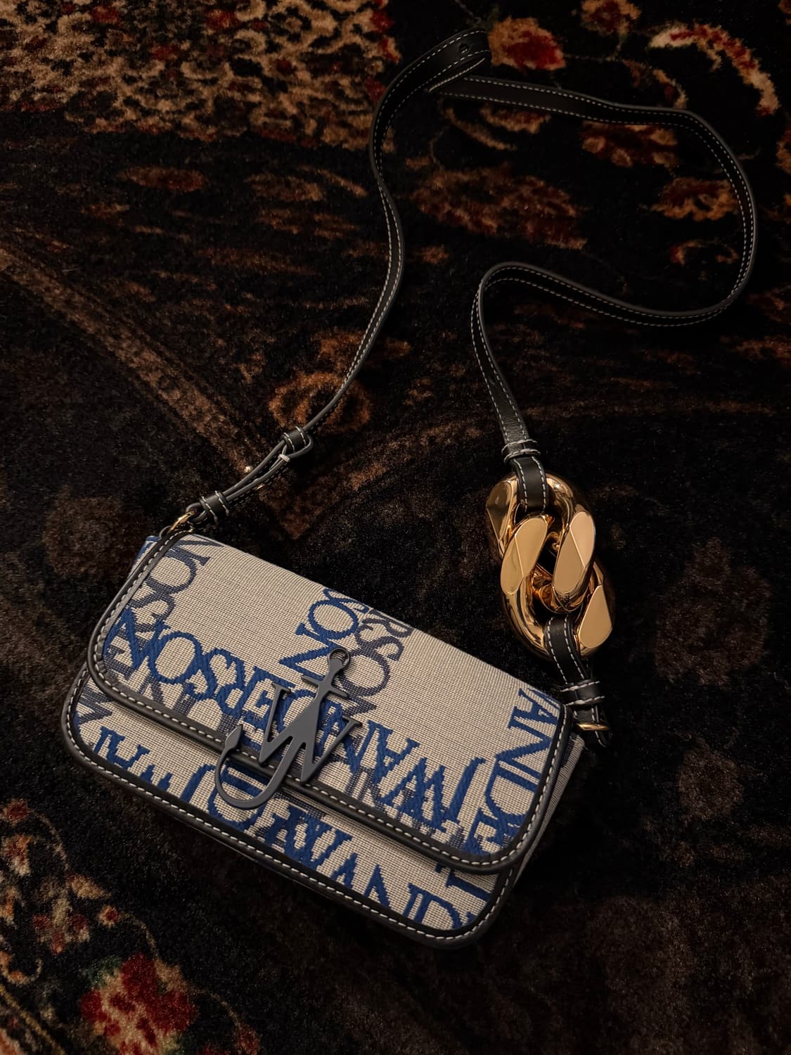 jw앤더슨 크로스백 상품이미지1