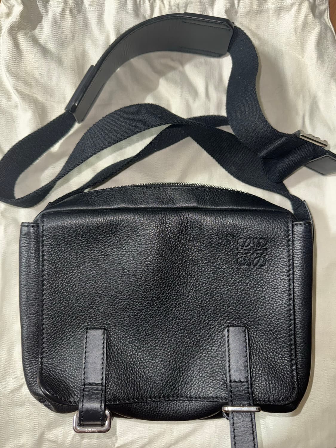 LOEWE 밀리터리 XS 메신저백 상품이미지6