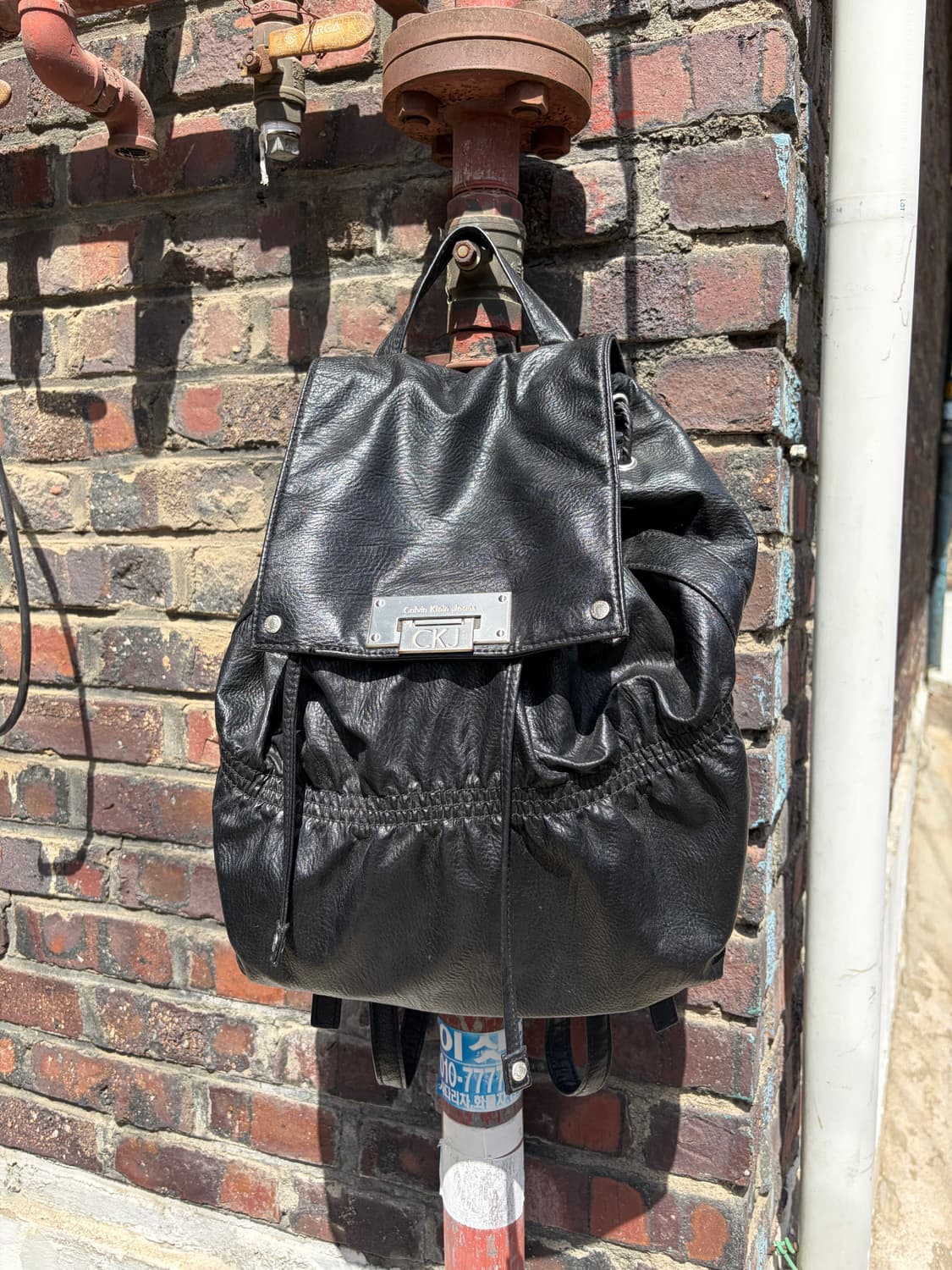 Calvin Klein 빈티지 레더 드로우스트링 백팩 상품이미지1