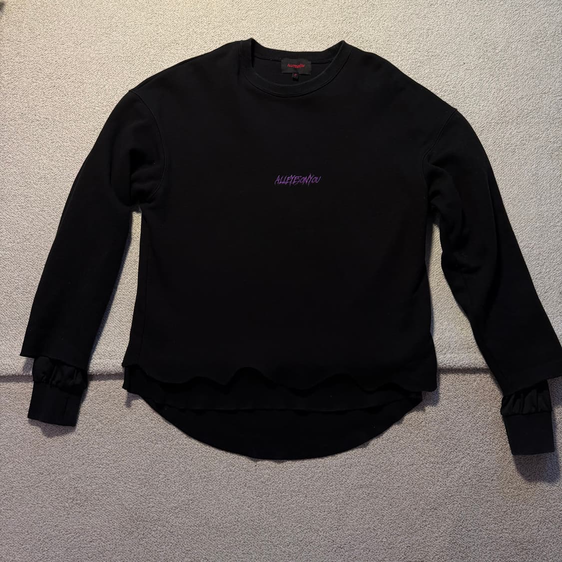 All eyes on you 레이어드 염소 맨투맨 상품이미지1