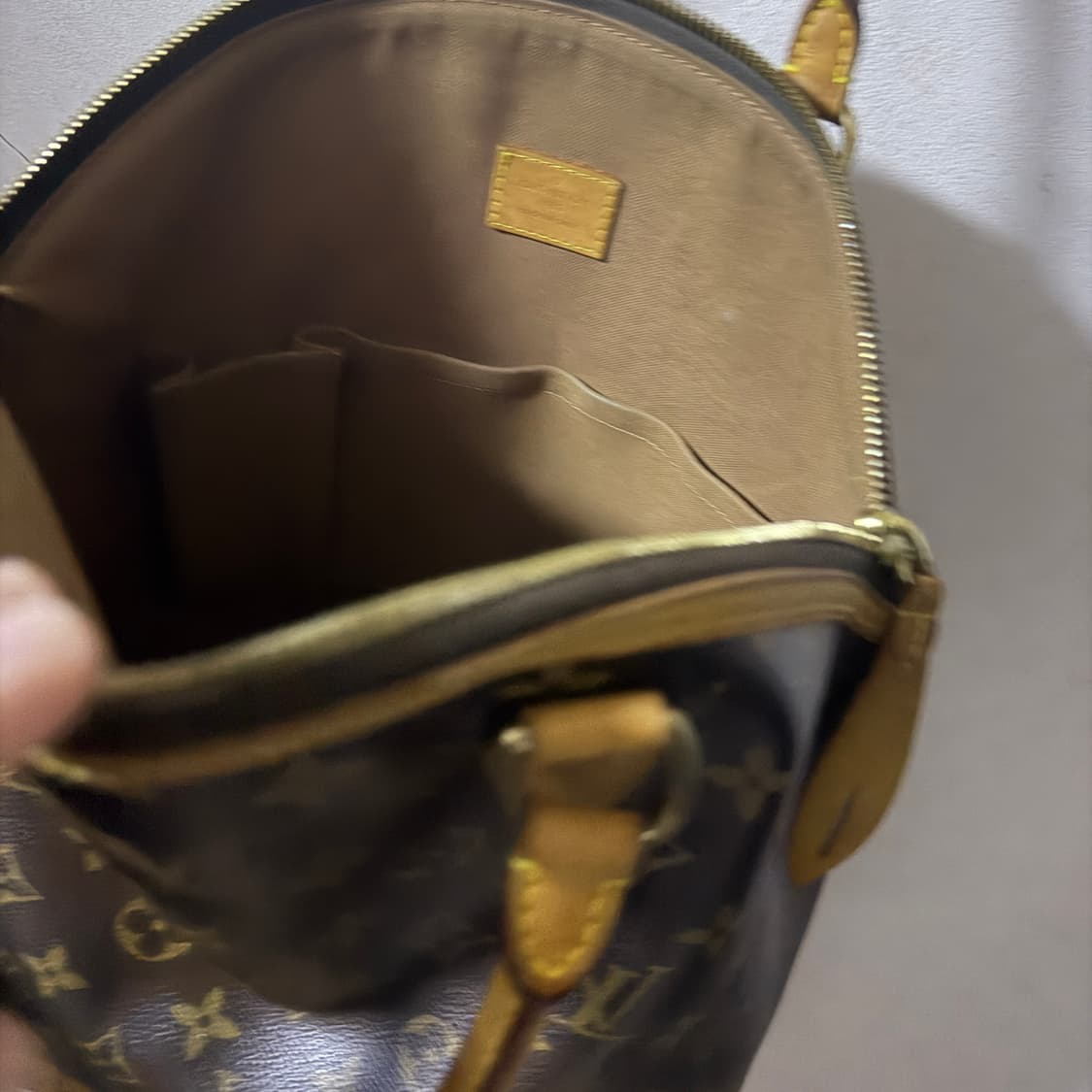 루이비통 모노그램 락킷 버티칼 토트 상품이미지7