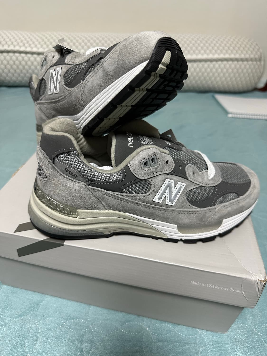 뉴발란스 992 메이드 인 USA 코어 그레이 실버 메탈릭 상품이미지1