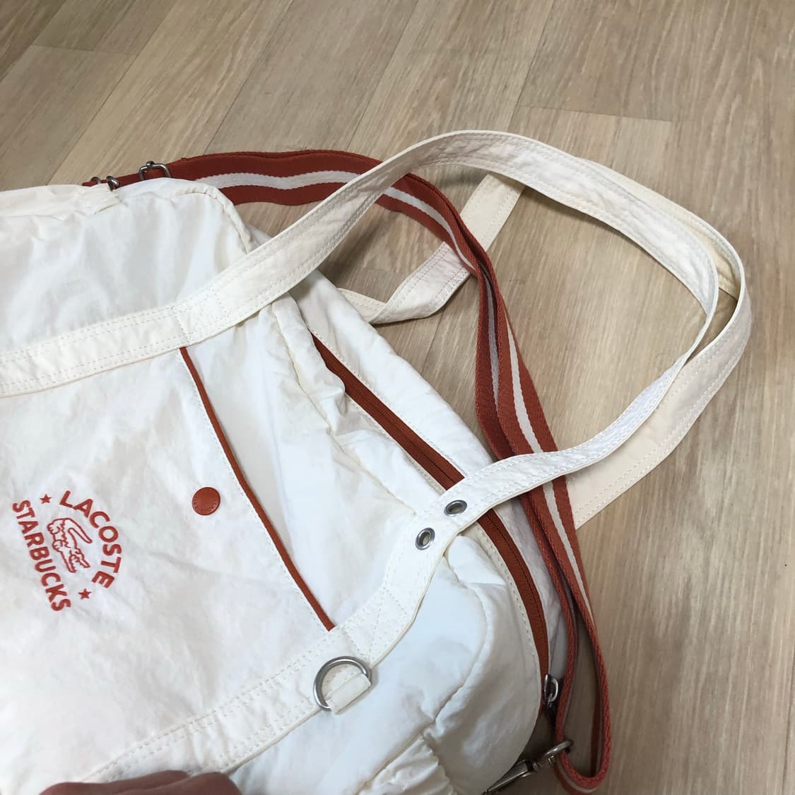 OS) 라코스테 X 스타벅스 LACOSTE 멀티플 보스턴백 아이보리 상품이미지5