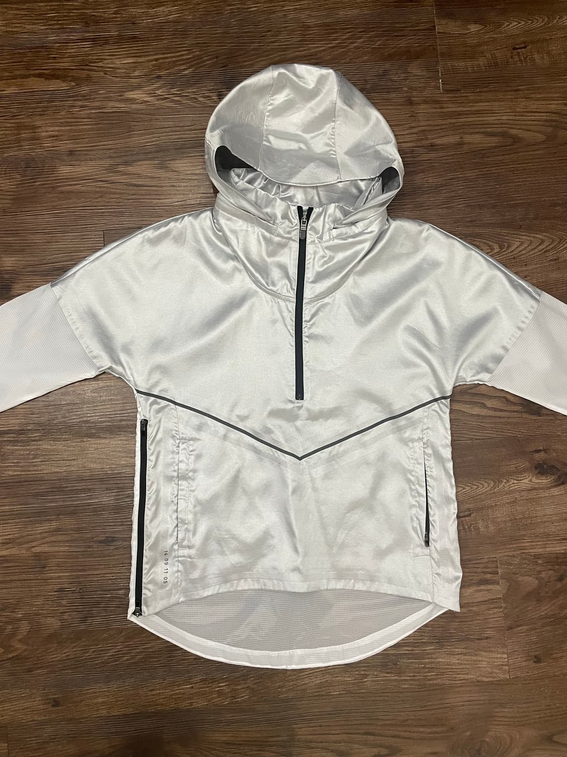 나이키 러닝 테크팩 윈드 아노락 바람막이 후드 자켓 실버 상품이미지2