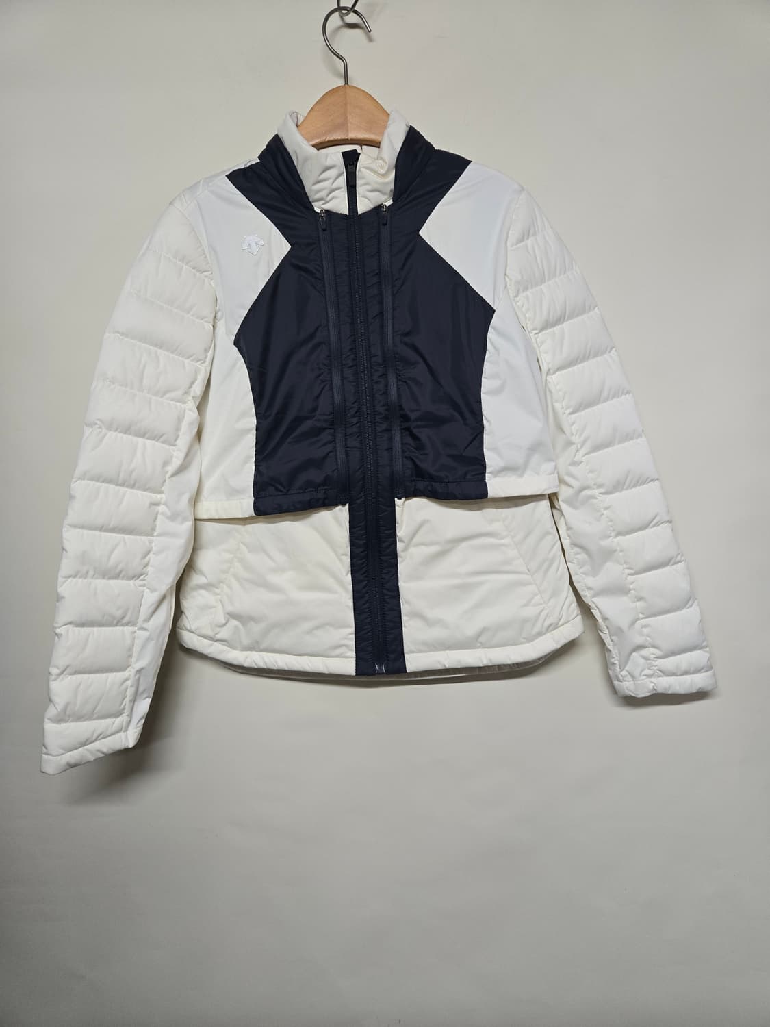 데상트 골프 화이트 /네이비  구스패딩 조끼 + 구스크롭세트M 상품이미지8