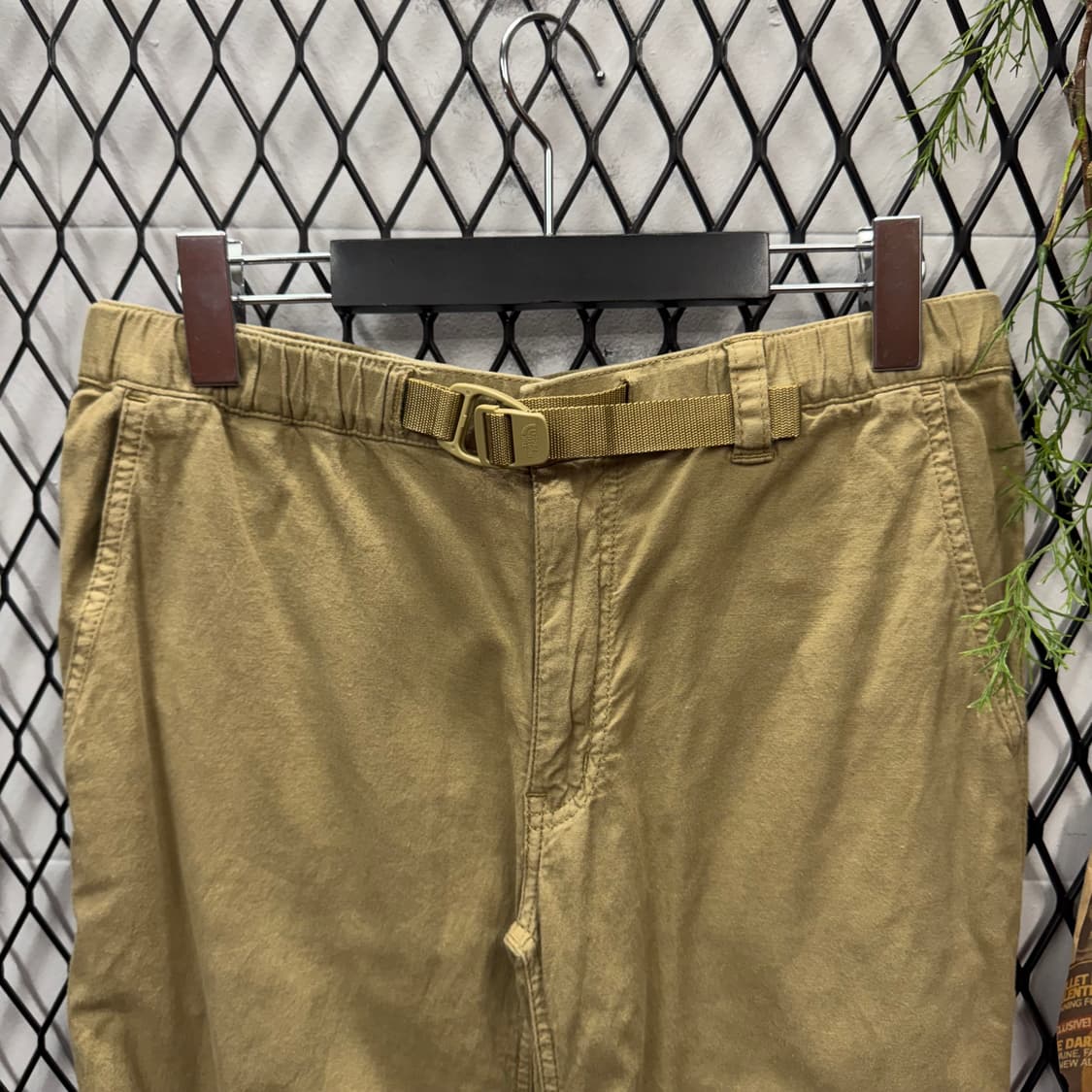 노스페이스 코튼 옥스 클라이밍 팬츠 전면 버클 포인트 베이지 상품이미지3