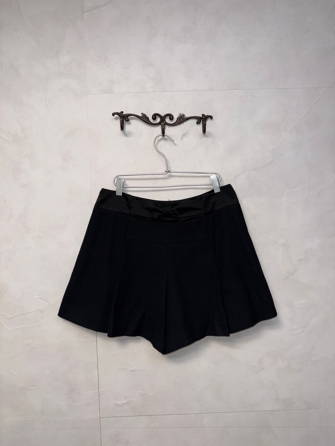 Black back ribbon pleats shorts 상품이미지1