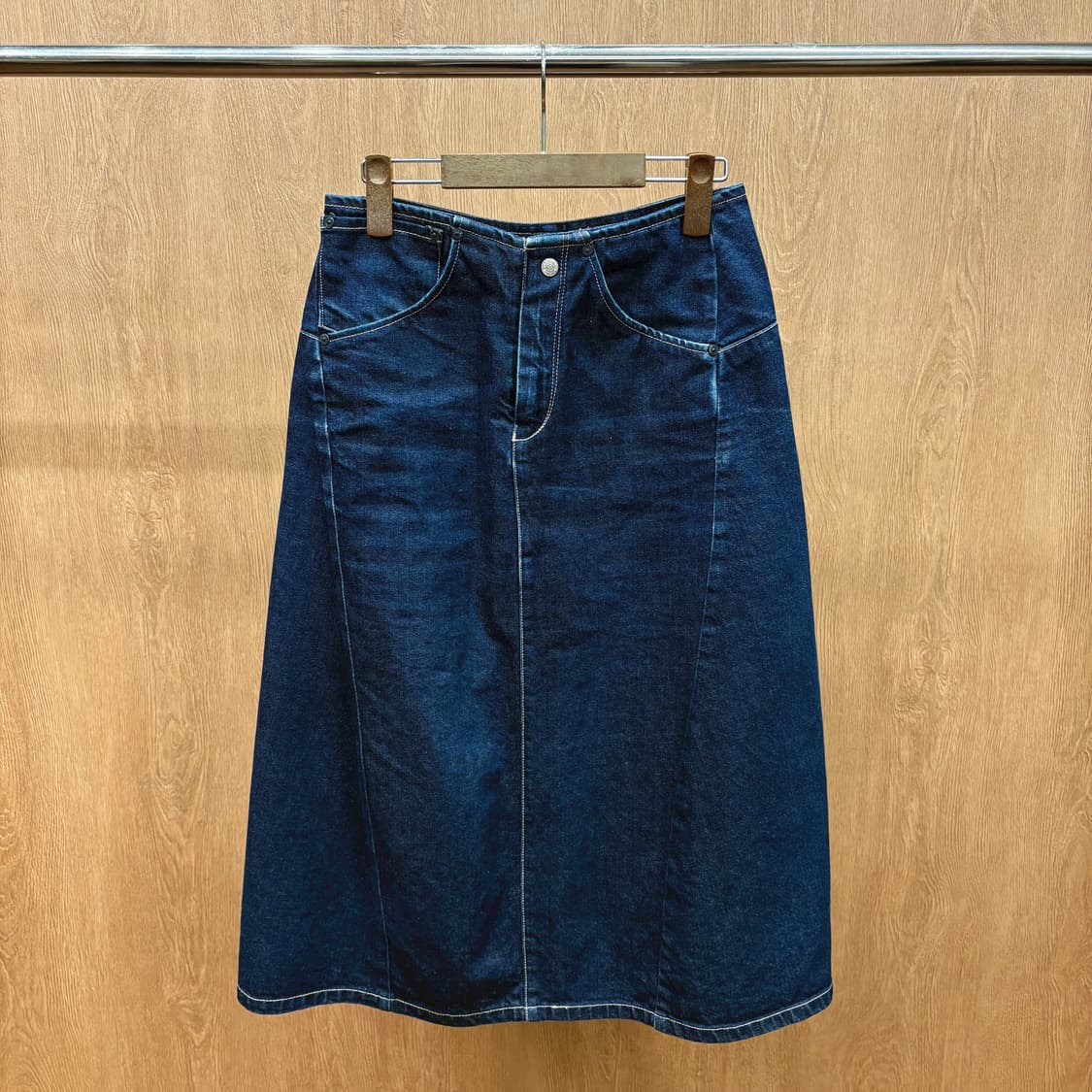 리바이스 엔지니어드 진스 데님 미디 스커트 스티치 백 버클 디테일 진청 상품이미지2