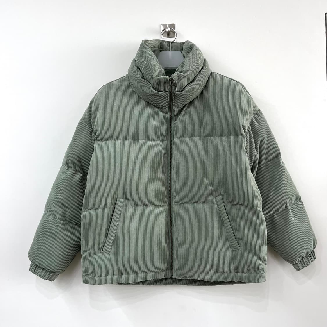 (수지 착용) 게스 코듀로이 골덴 푸퍼 하이넥 패딩 상품이미지2