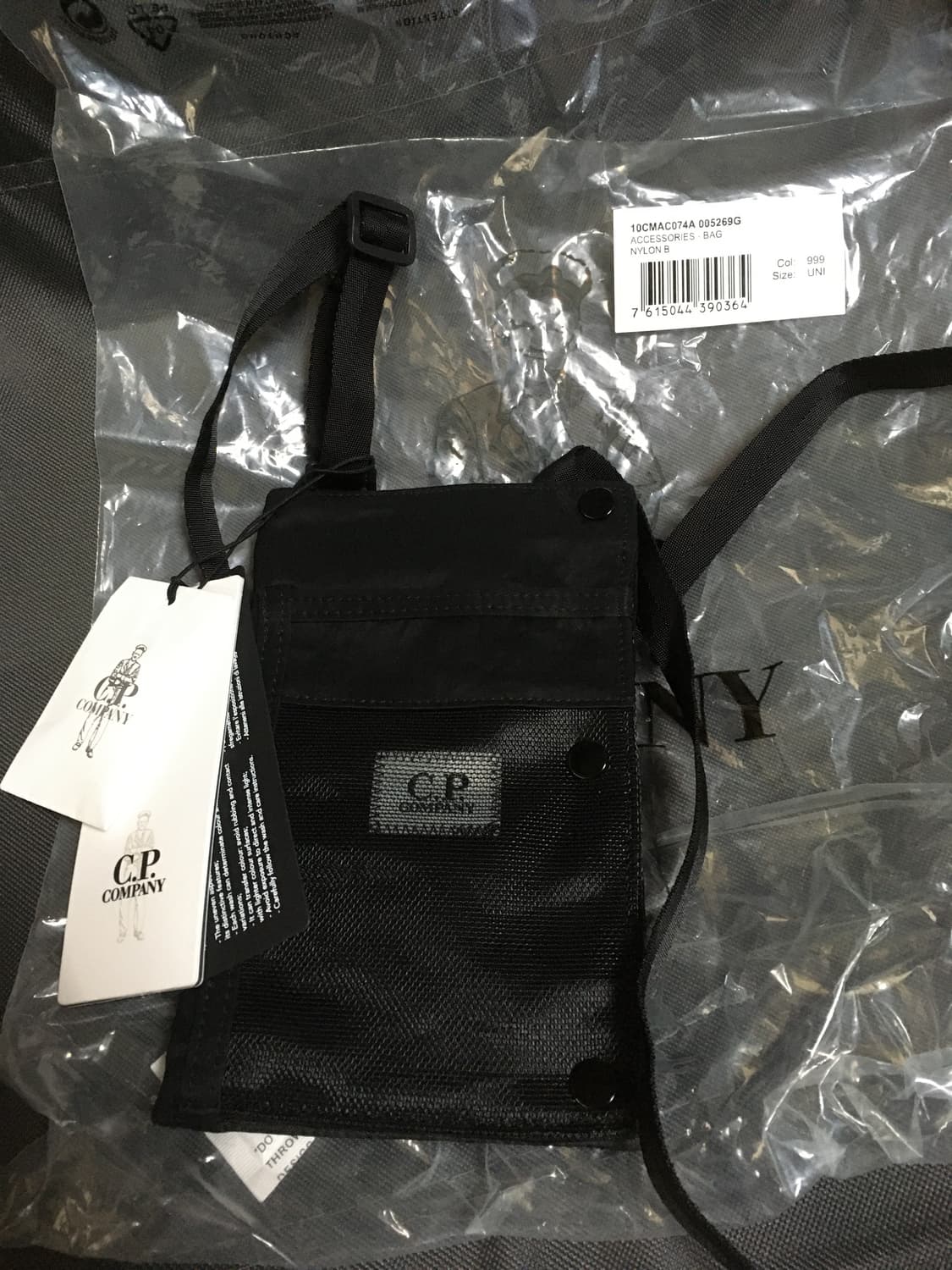 씨피컴퍼니 나일론 크로스백 판매합니다 상품이미지2