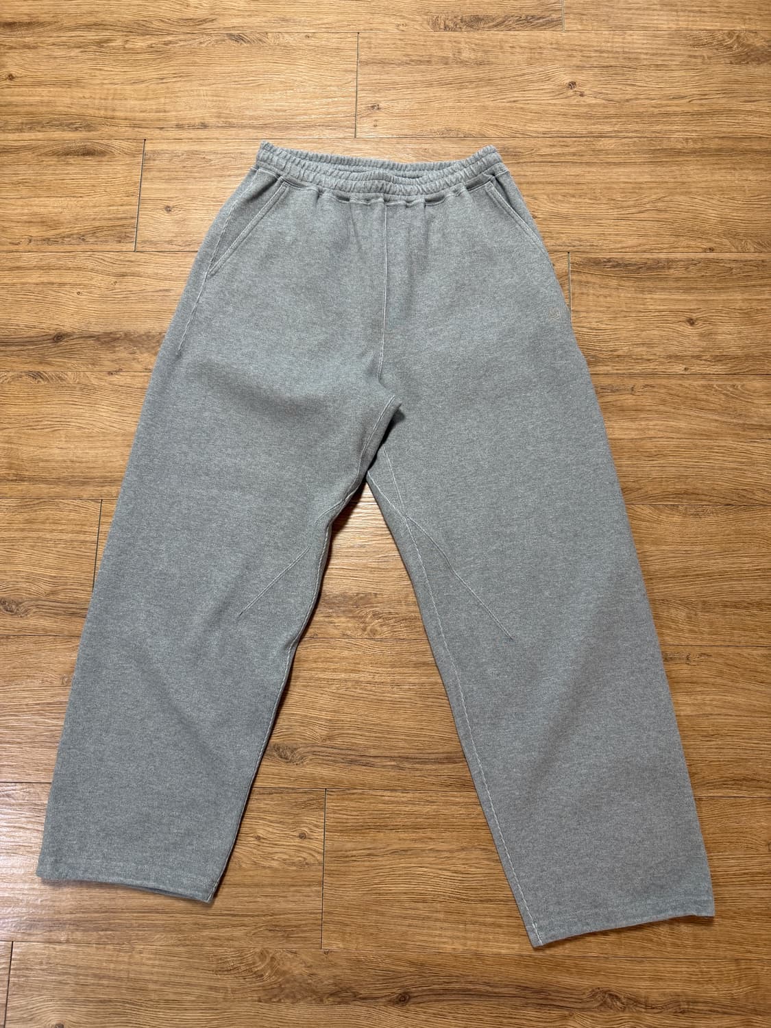 나나미카 25fw 스웻팬츠 상품이미지1