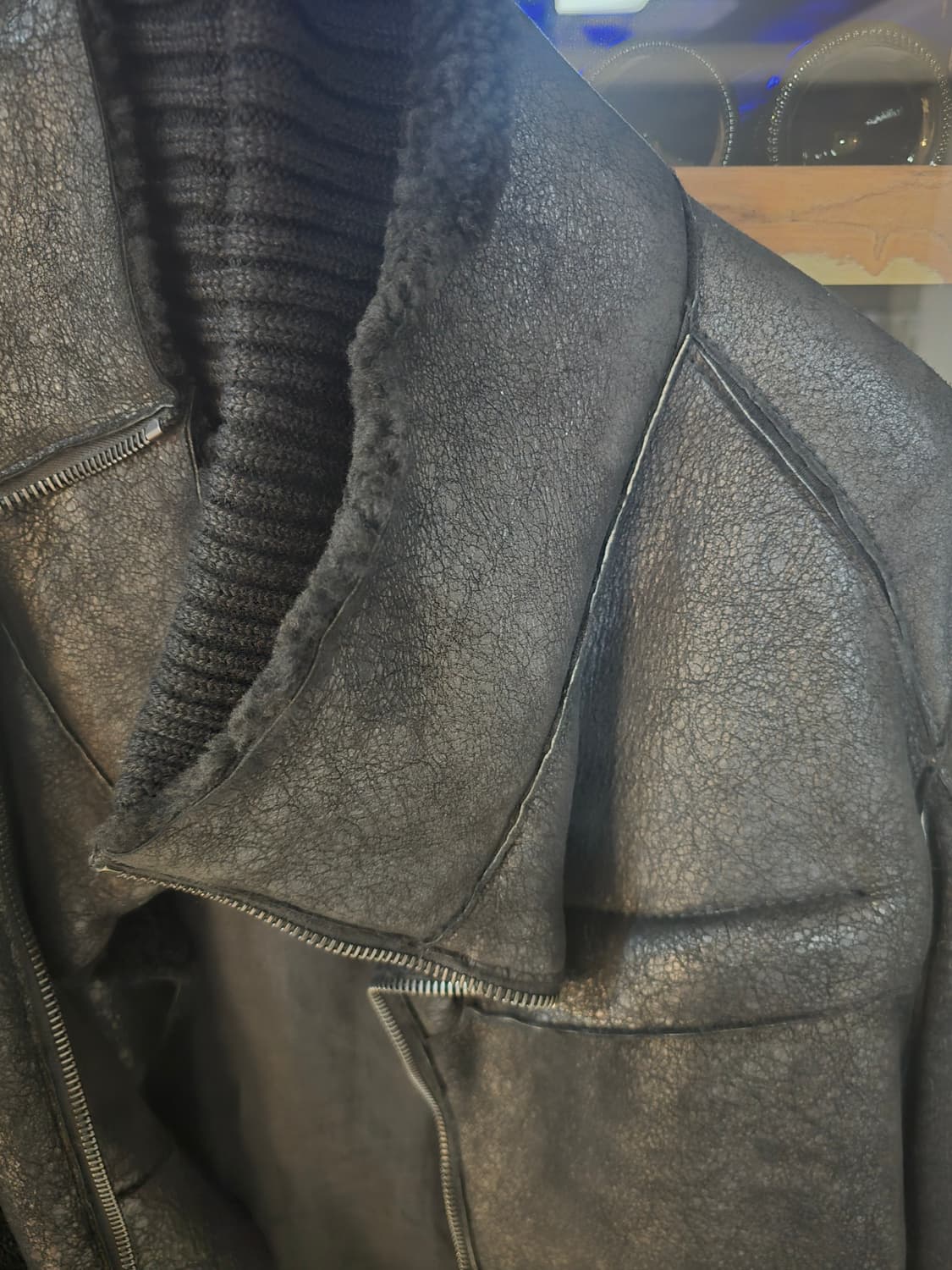 트랜짓 Transit 무스탕 가죽자켓 L사이즈입니다. 상품이미지5
