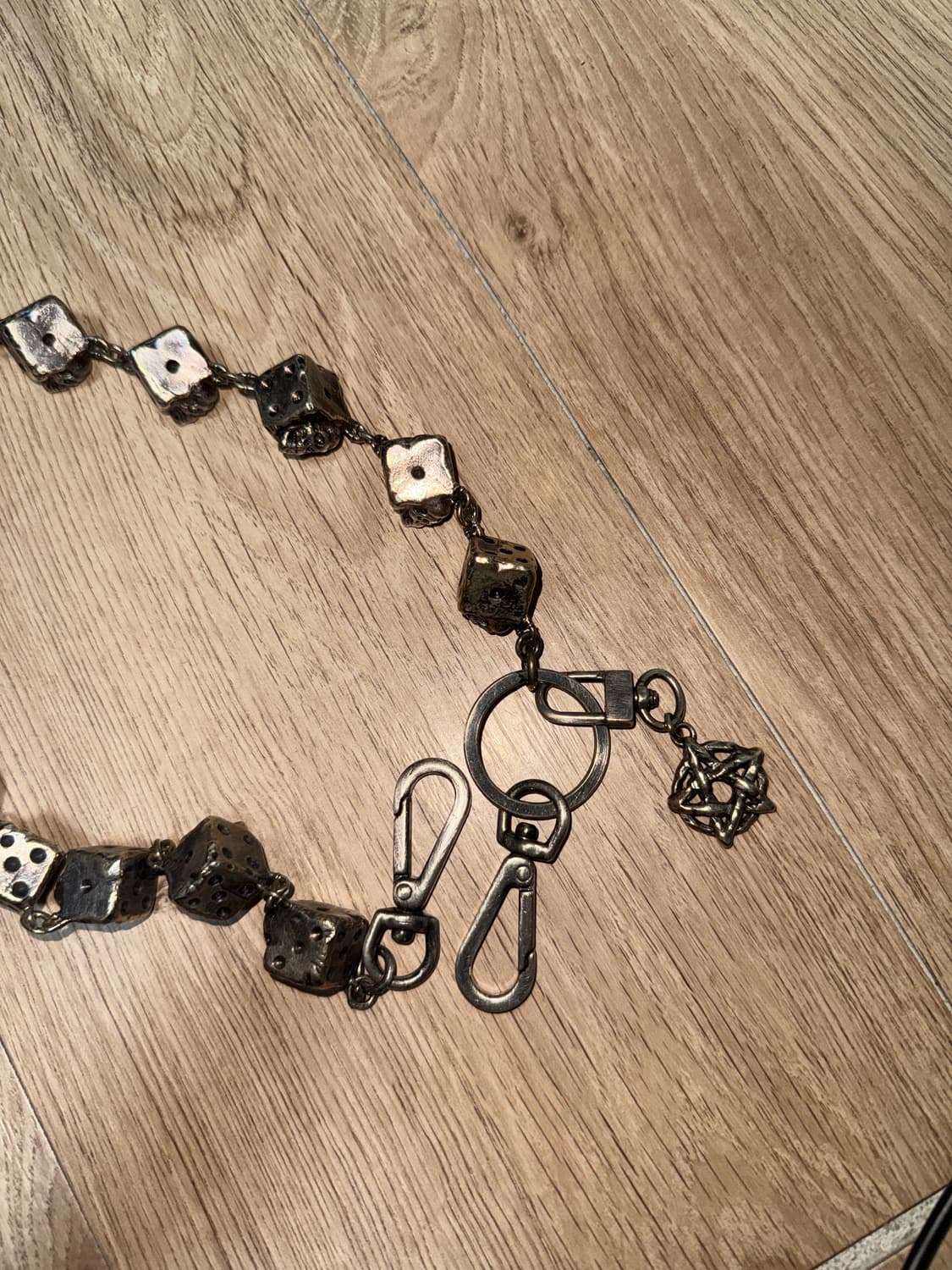 에모스탠스클럽 다이스 체인 상품이미지3