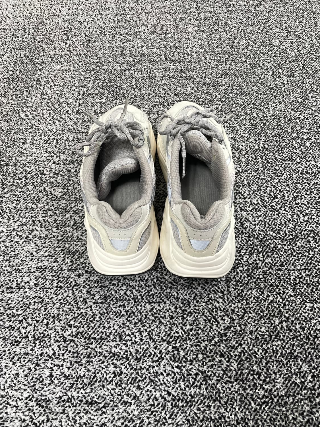 빈티지9. 아디다스 이지 부스트 700 V2 스태틱 운동화 러닝화 상품이미지3