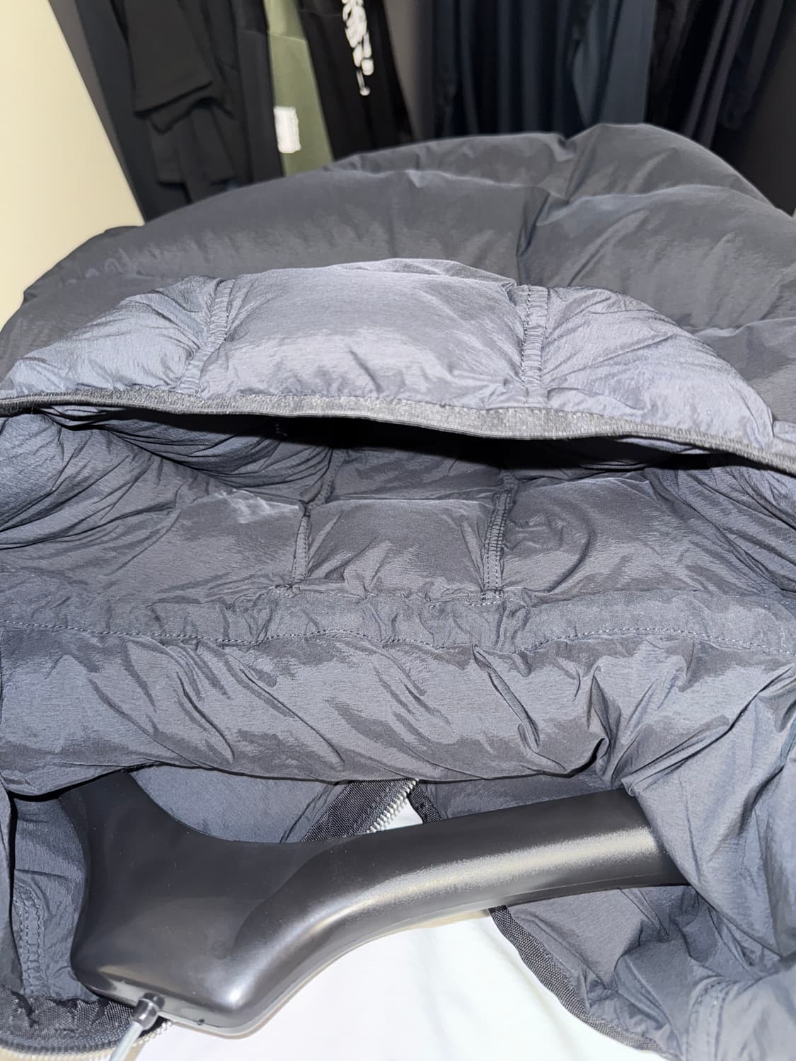 스톤아일랜드 24fw 심리스패딩 L사이즈 상품이미지5