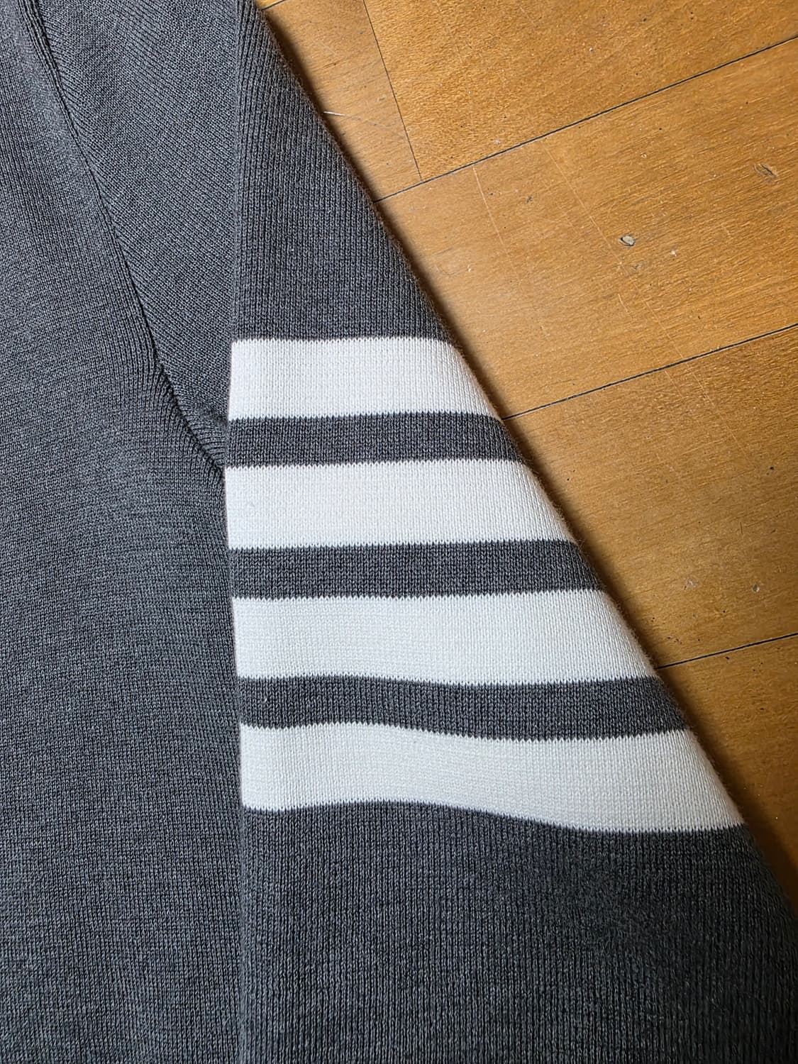 [2,새상품급]25ss 톰브라운 밀라노스티치 가디건 상품이미지3