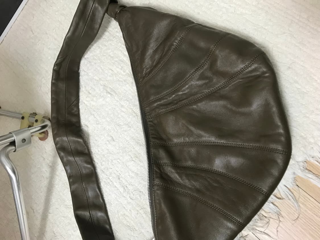 르메르 크루아상백 미듐 다크올리브 상품이미지8