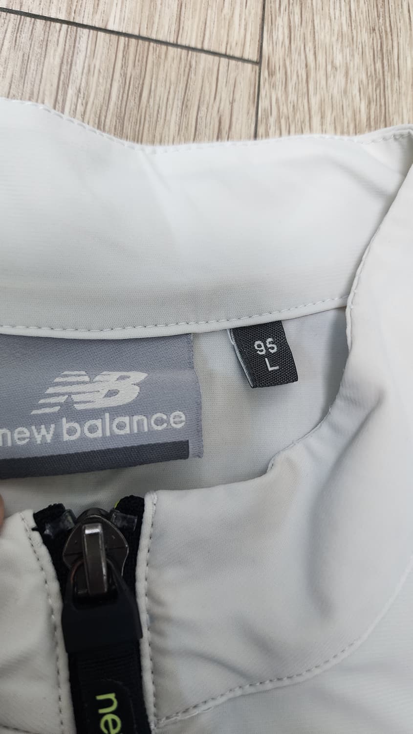 뉴발란스 여성 바람막이 L (95) 상품이미지3