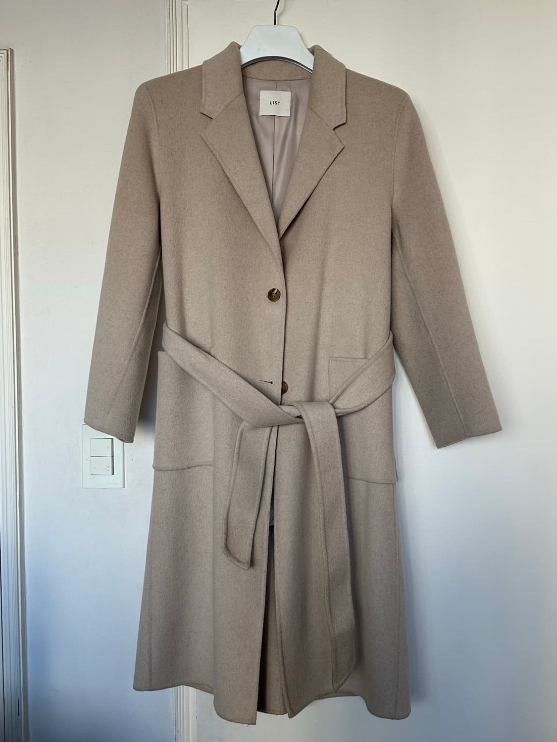 리스트 핸드메이트 코트 베이지컬러 상품이미지1