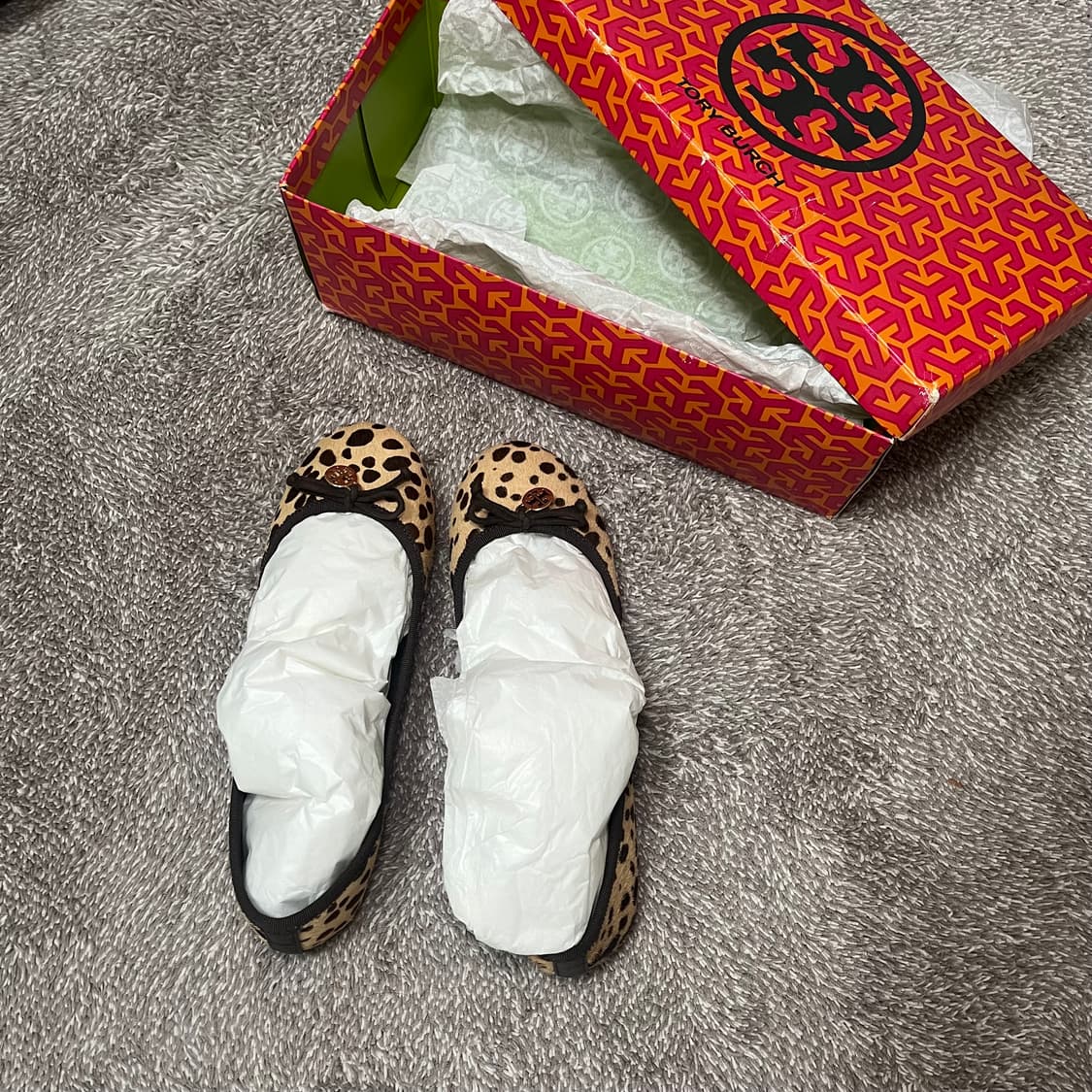 Tory Burch 토리버치 레오파드 송치 플랫 6.5 상품이미지4