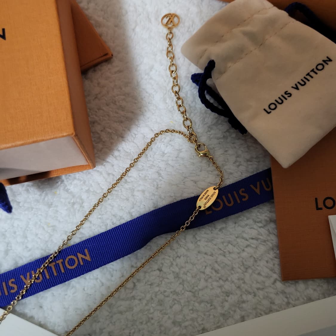 [새상품급/풀구성] 루이비통 에센셜 V 목걸이  상품이미지4