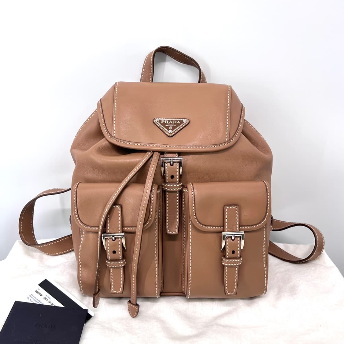 프라다 삼각로고 레더 시티 백팩 (B6677B) 상품이미지1