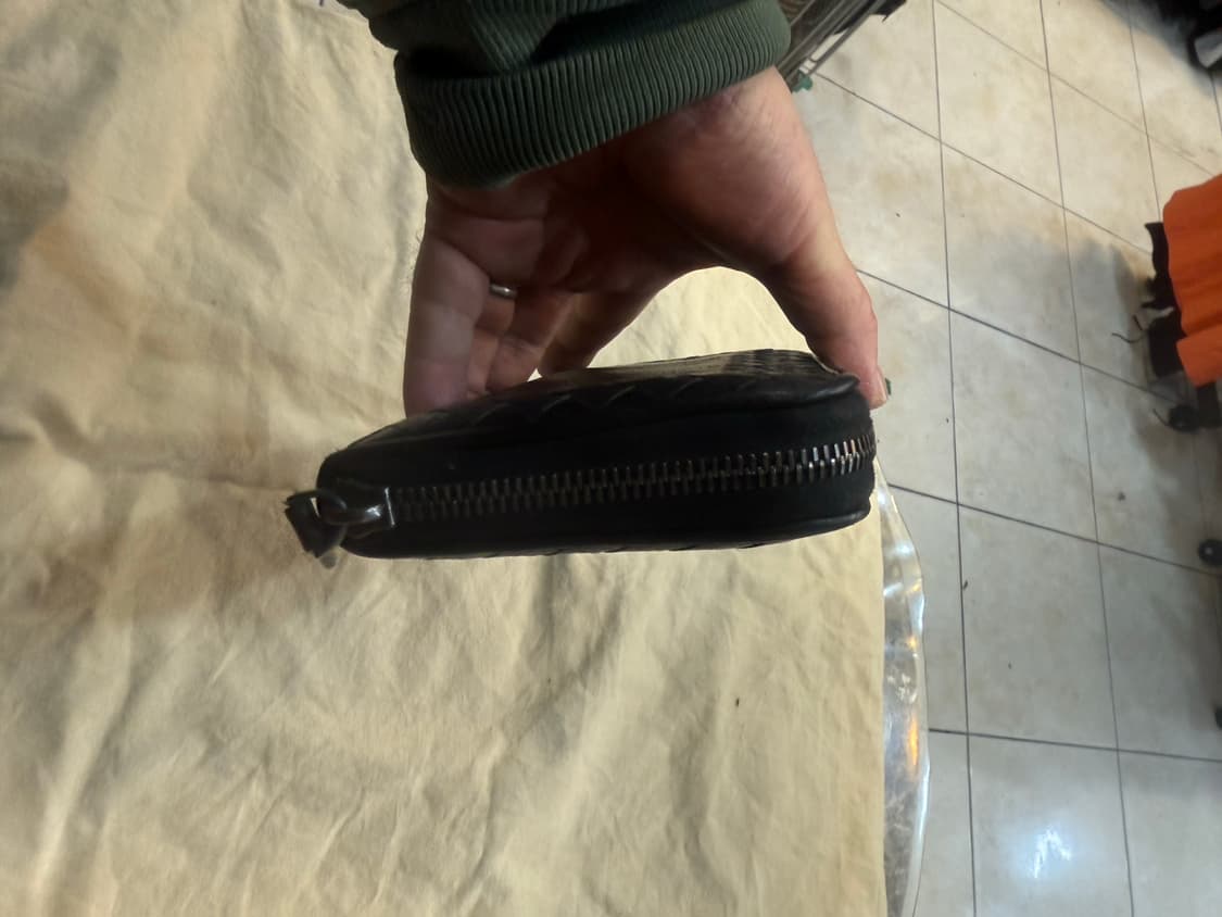 정품 보테카베네타 인트레치아토 지퍼 어라운드 장지갑 팝니다 상품이미지4