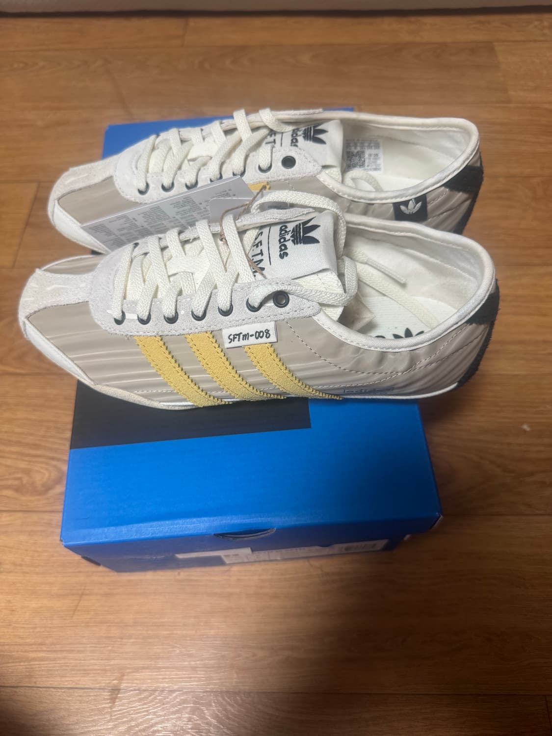 송포더 뮤트 아디다스 도쿄  베이지 235 245 검정 235 240 상품이미지3