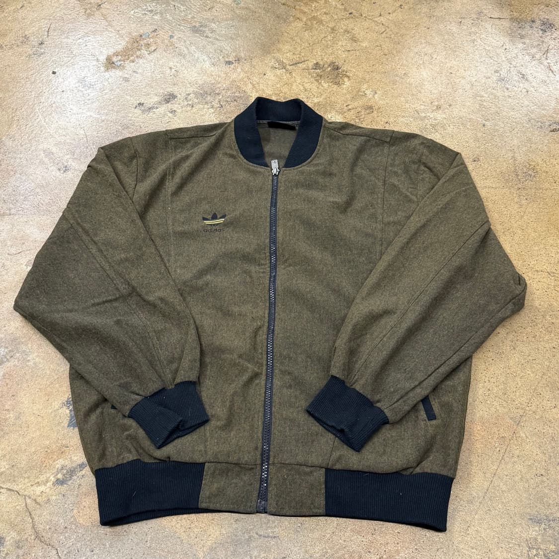 아디다스 카키 자켓  상품이미지2
