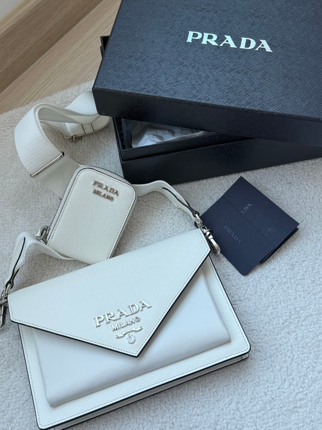 프라다 실버 로고 사피아노 스트랩 파우치 엔벌로프 숄더백 상품이미지1