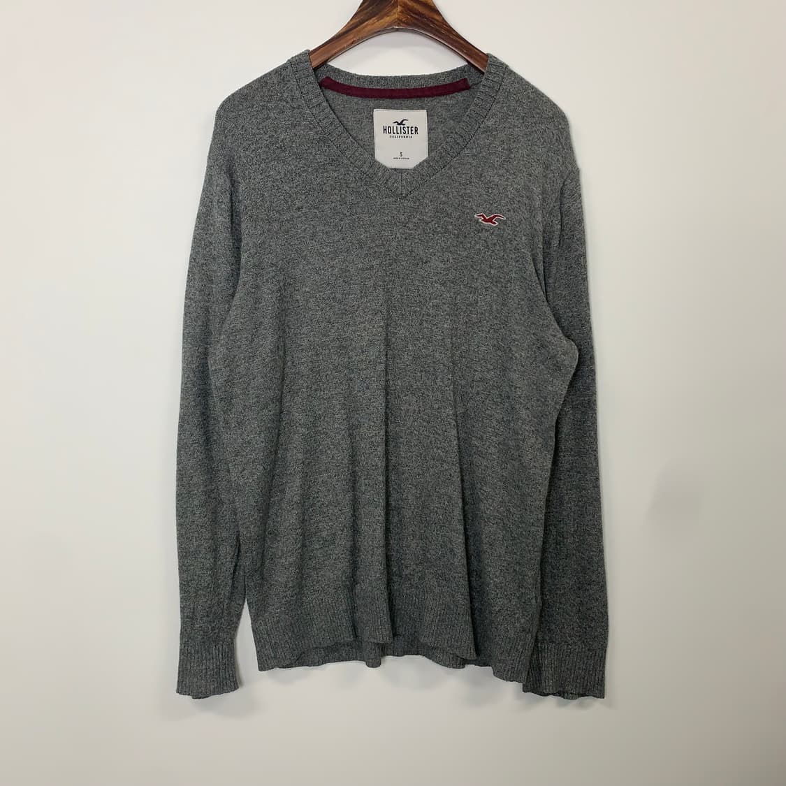 홀리스터 자수로고 그레이 브이넥 니트 상품이미지2