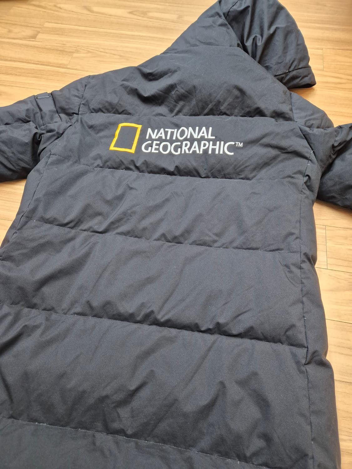 내셔널지오그래픽 롱패딩 블랙 L사이즈 판매합니다. 충전재는 오리털 80% 상품이미지4