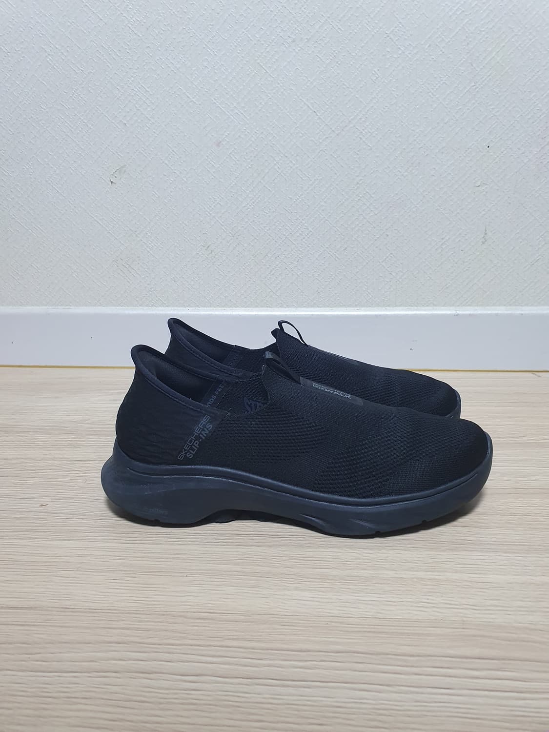 스케쳐스 고워크 슬립온 블랙 270 상품이미지1