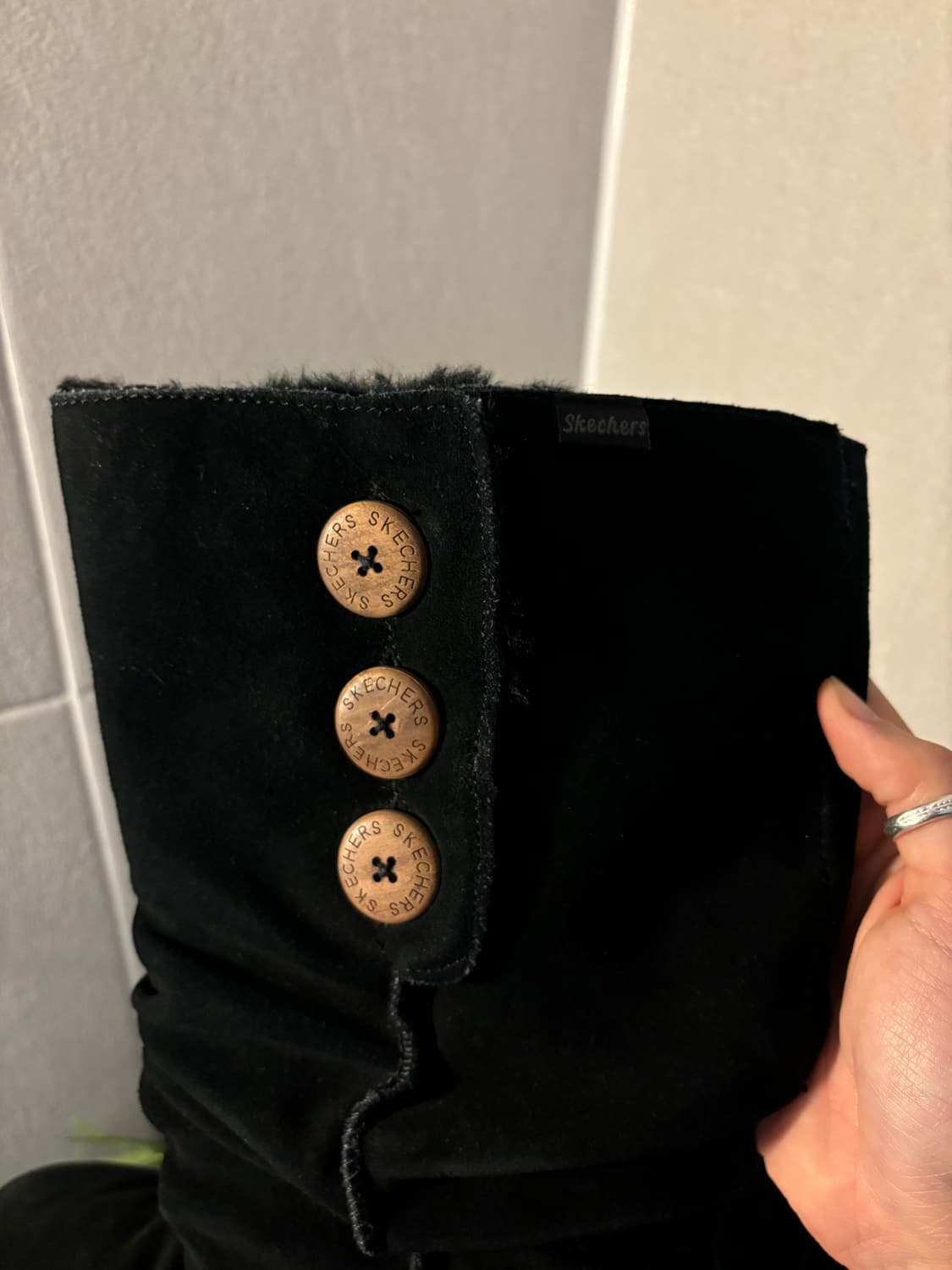 스케쳐스 스웨이드 버튼 부츠  상품이미지2