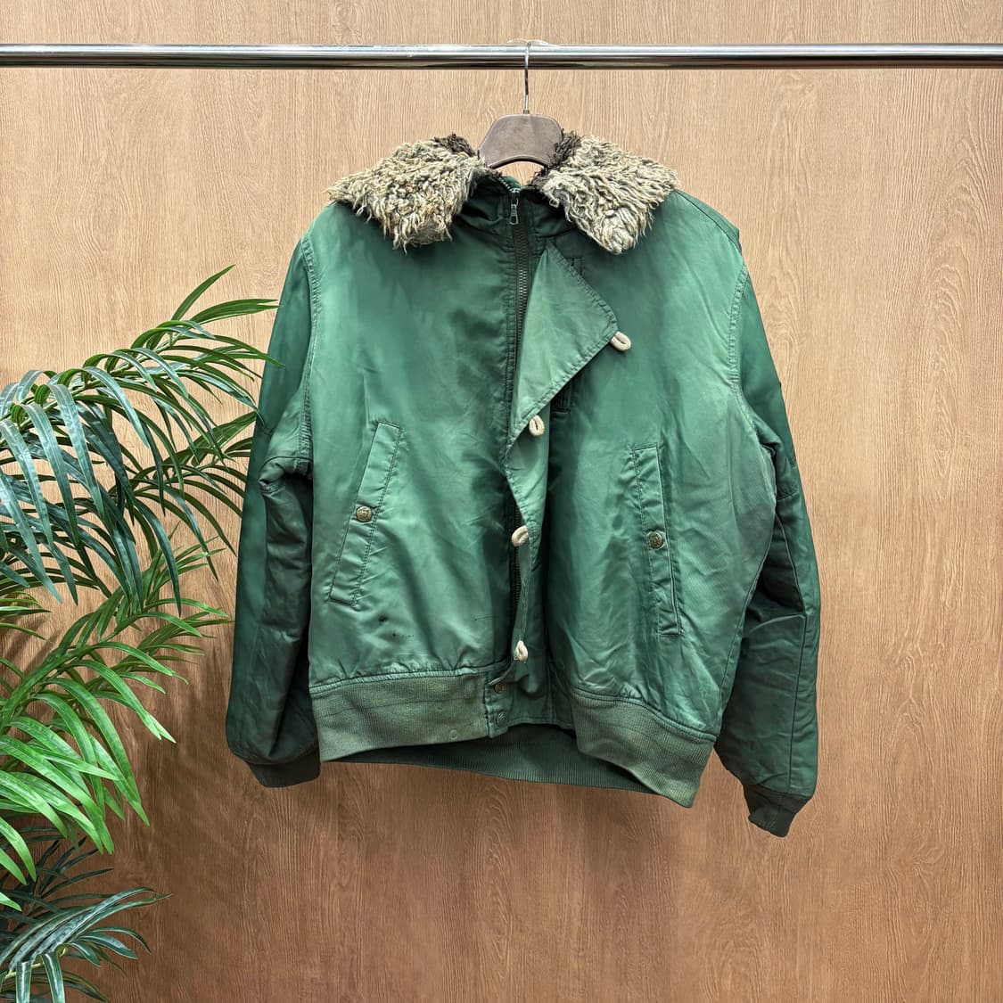 디젤 파일럿 항공 점퍼 페이크 퍼 카라 후드 밀리터리 포켓 디테일 카키 상품이미지1