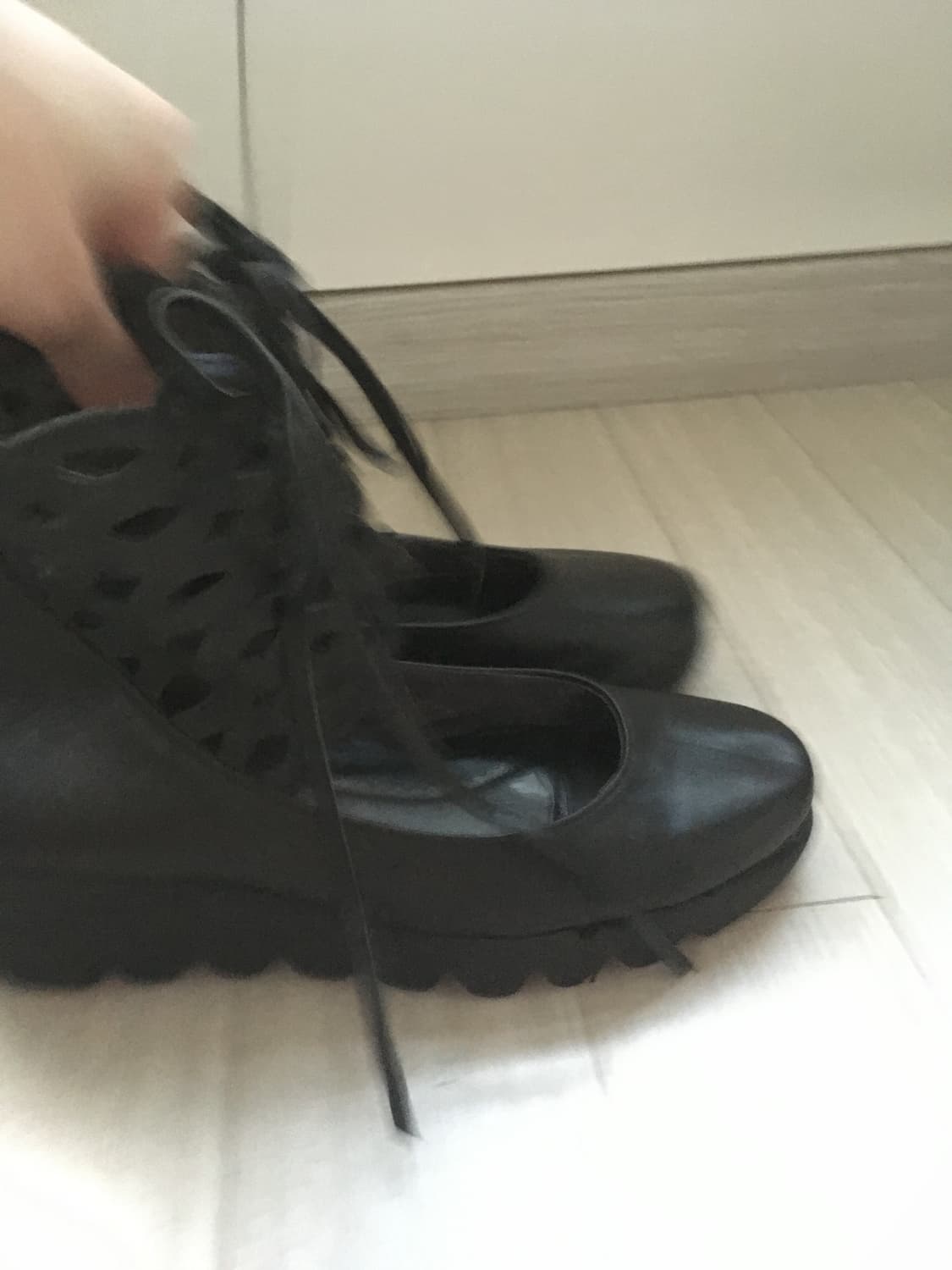 Cut-Out Lace Wedge heel 상품이미지3