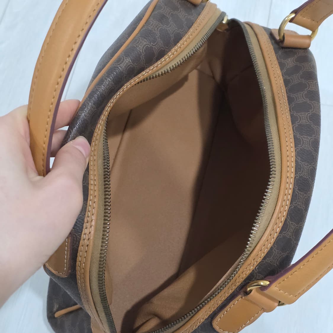 셀린느 마카담 반원형 하프문 돔형 핸드백 토트백 브라운 상품이미지8
