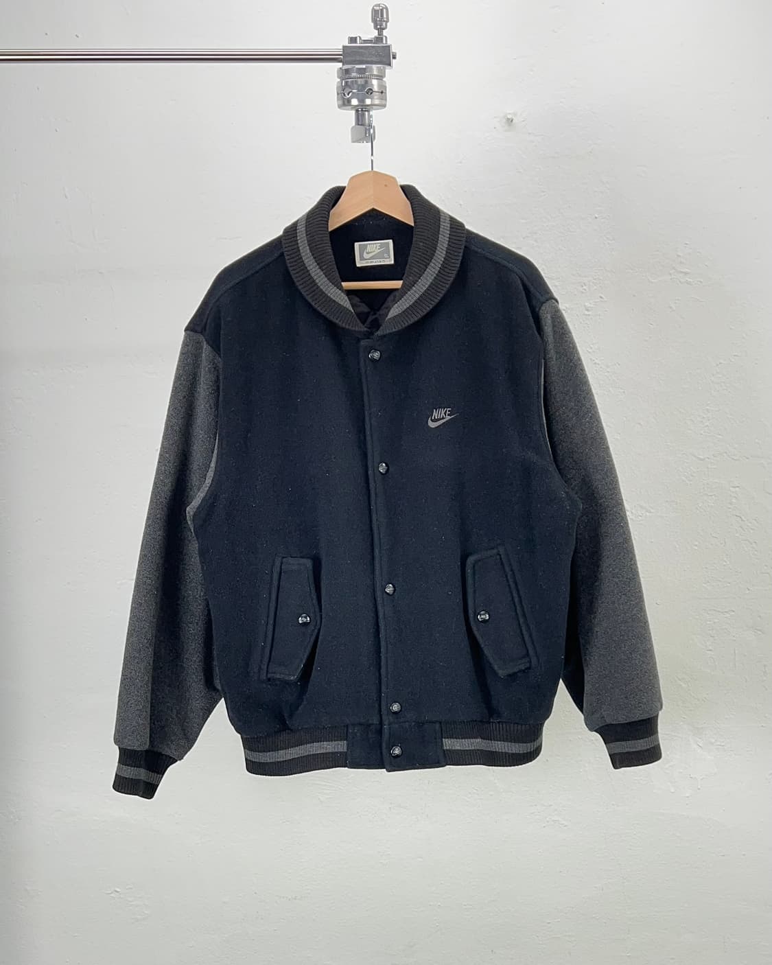 90s 나이키 삼나스포츠 블랙 앤 그레이 울 바시티 자켓 상품이미지1