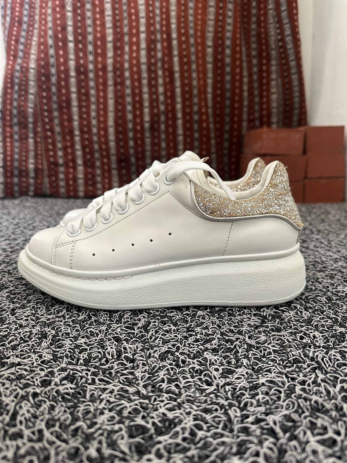 알렉산더 맥퀸 오버솔 스니커즈 35 / 225mm 상품이미지1