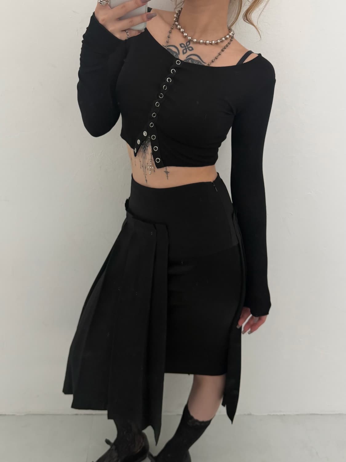 블랙 리벳 긴팔티  상품이미지2