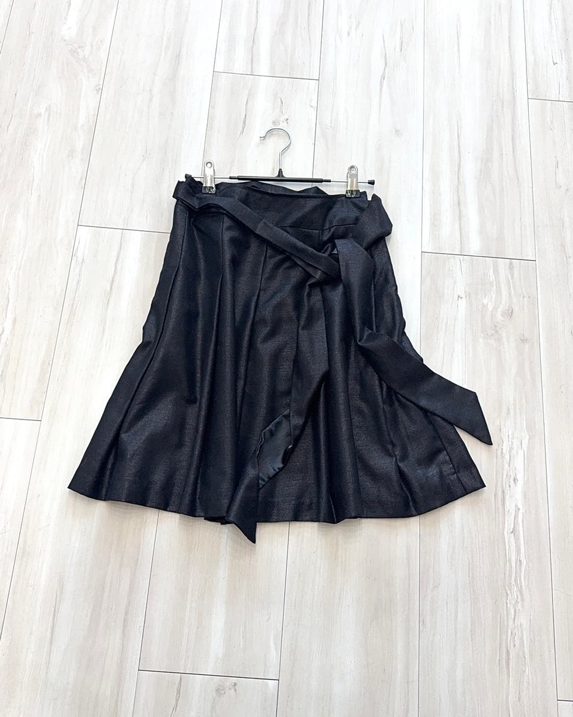 Feminine black Glossy Pleated Midi Skirt 상품이미지1