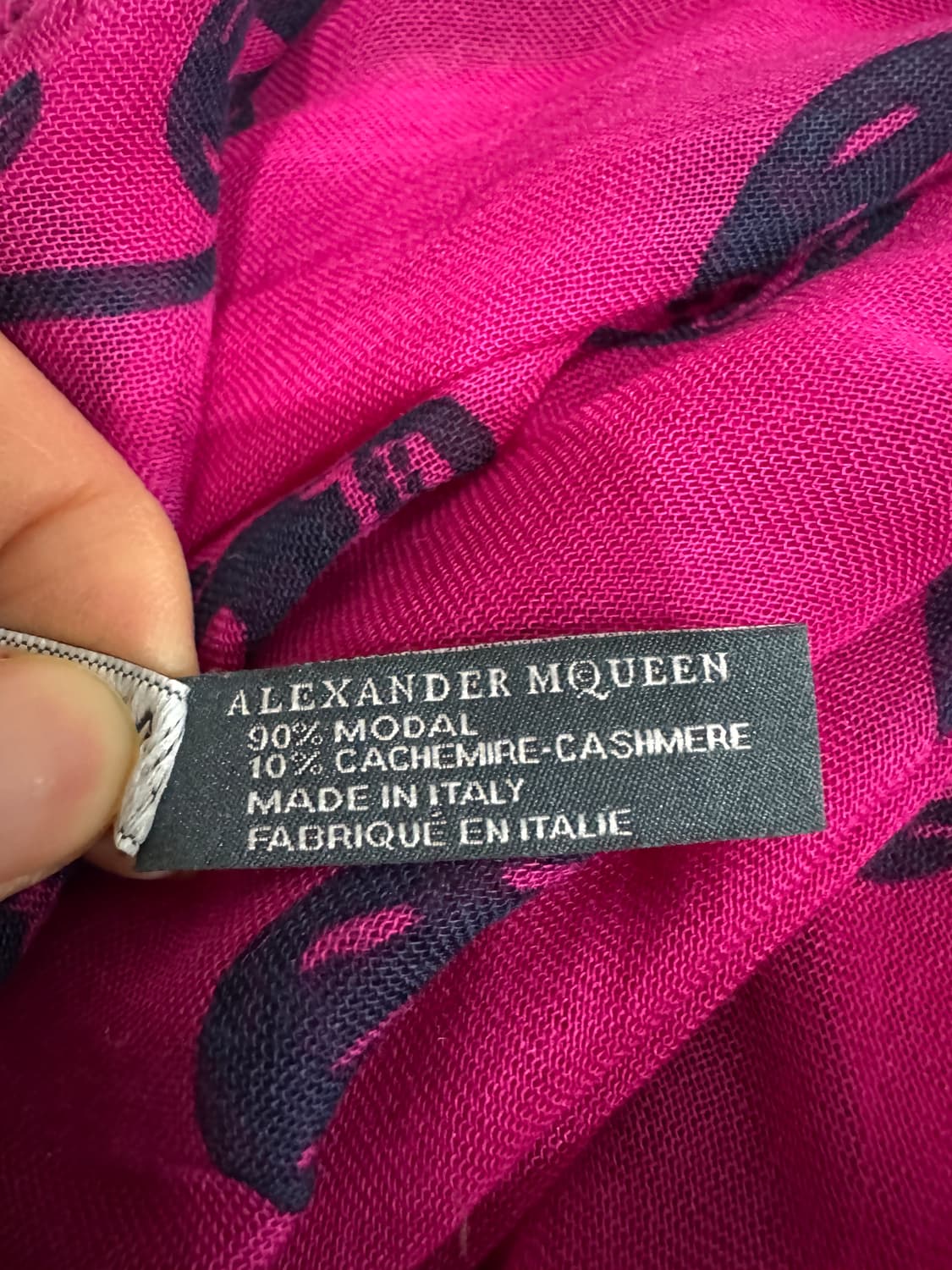 알렉산더 맥퀸 스컬 패턴 핫핑크 스카프 정품 상품이미지4
