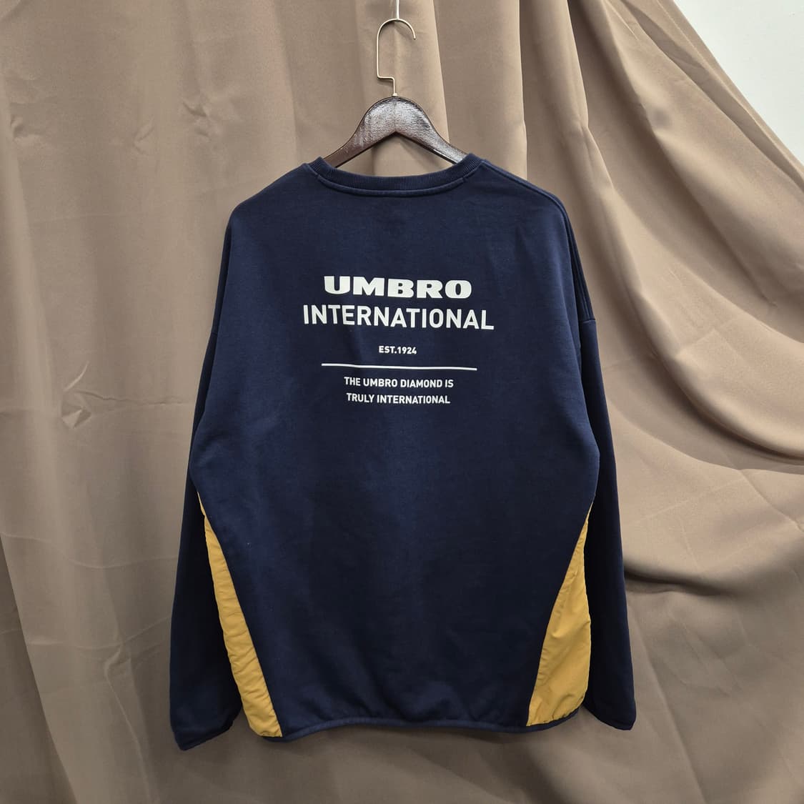 엄브로 빅로고 맨투맨 105 상품이미지3