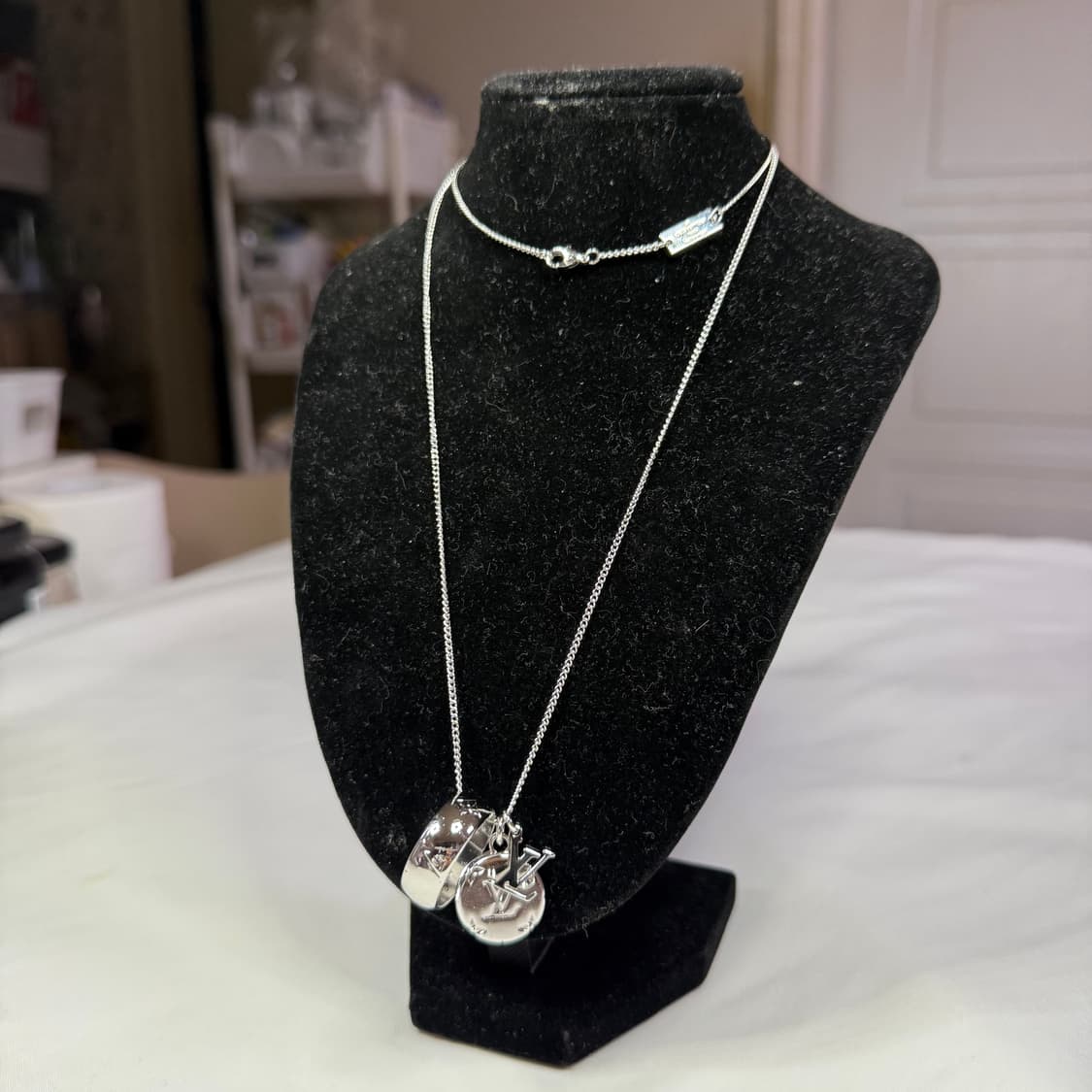 루이비통 모노그램 참스 네클리스 실버 목걸이 M62485 상품이미지3